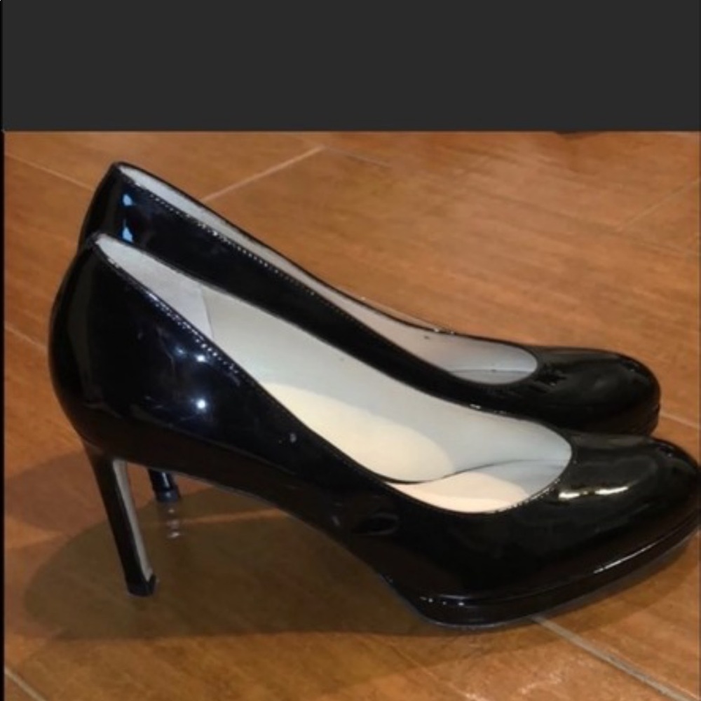 Stuart Weiztman Black Patent Pumps Stilettos